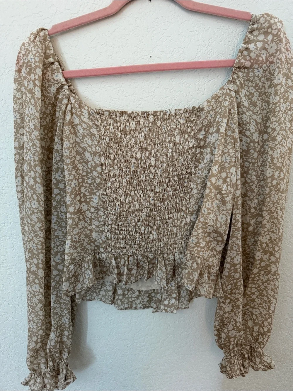 Astr Beige Floral Puff-Sleeve Button-Front Blouse
